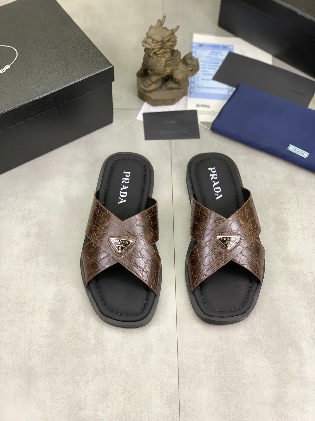 Men's shoes 💰P320💰【New style】🎁🎁🎁 PRADA Prada's new casual slippers, original official website 1:1, perfect workmanship, conveying a kind of noble luxury, sublimating its definition of luxury in Prada's high-end extraordinary craftsmanship. Original combination outsole, size: 39-46 colors 🉑️ to choose from